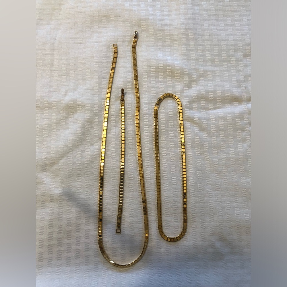 Elegant Gold Necklace Set
